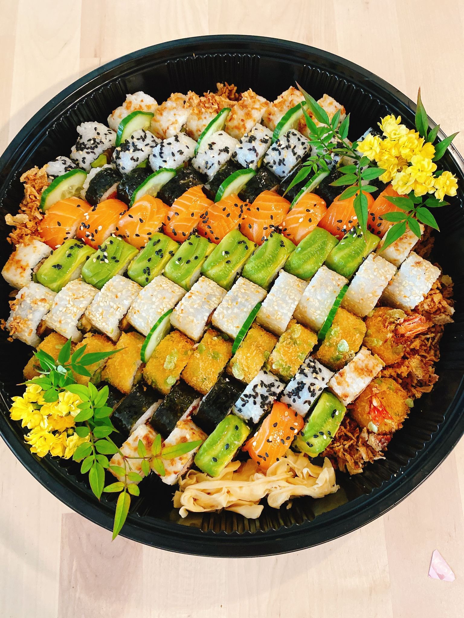 Plateau de sushis et makis Linh Asie Food